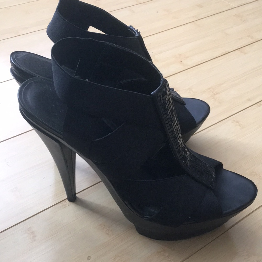 Jessica Simpson heel!